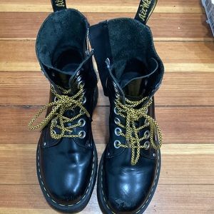 Doc Martens Jadon Max boots
